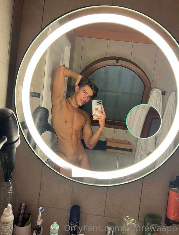 Smiling Back to you ❤️🍆💦🥵🔥 . . . . . . . . If you want this ..