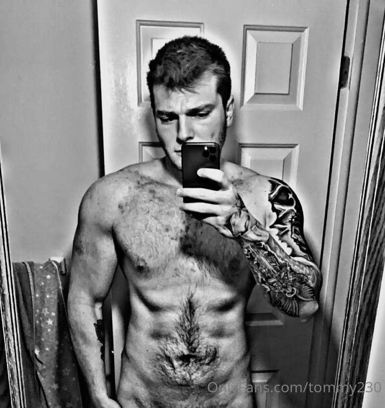 Slide to see me in the shower 😏 filming customs tonight so D..