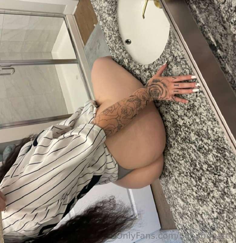 Your fav lil h03 🌸how’s your day?