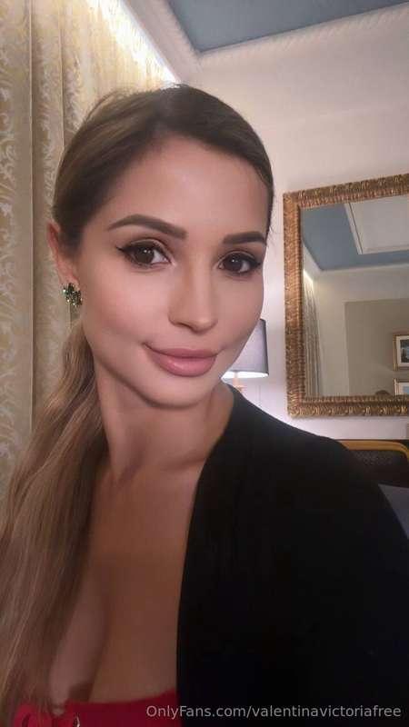 Hi babe, I'm online and bored right now. Come say hi and let..