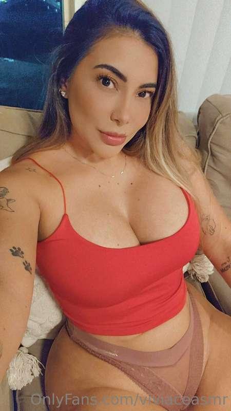Mujer de rojo... 🫦🫦🫦