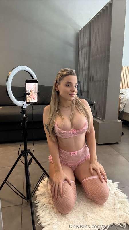 Rosy on the outside... but my intentions are different 😈💖