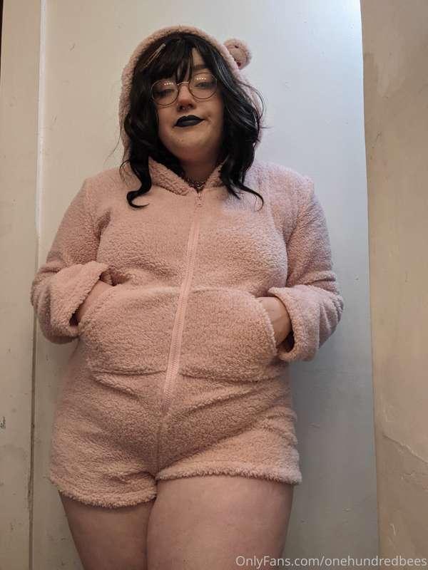 This is the cutest little romper thing ever.
Swipe for a tea..