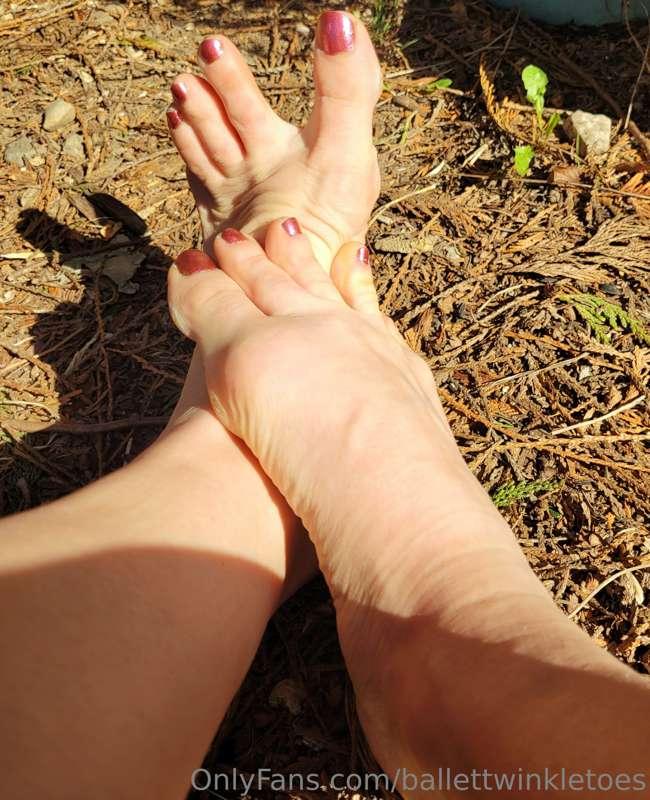 Feels so good to be in the sun!🌞👣