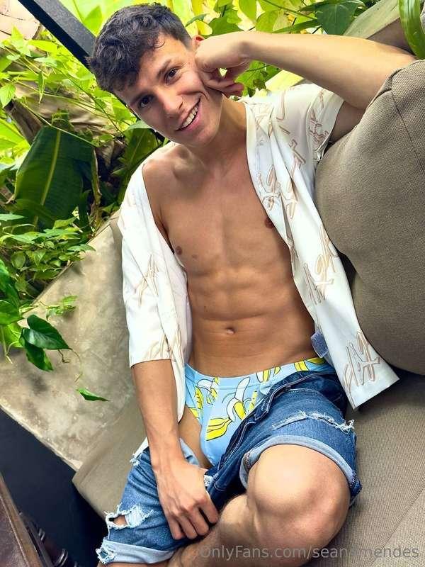 A glimpse of me is never enough. 😉