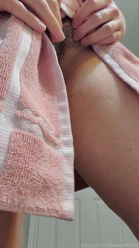 I'll spread that pussy for you; showing you how wet I am and what the start of ovulation looks like between my fingers. 1minute video just posted.

#pussy #ovulating #closeup #spread #breed #mommy #milf #brunette #pawg #thicc #sexy #beautiful #dirty #girl #mombod #towel #dirtytalk