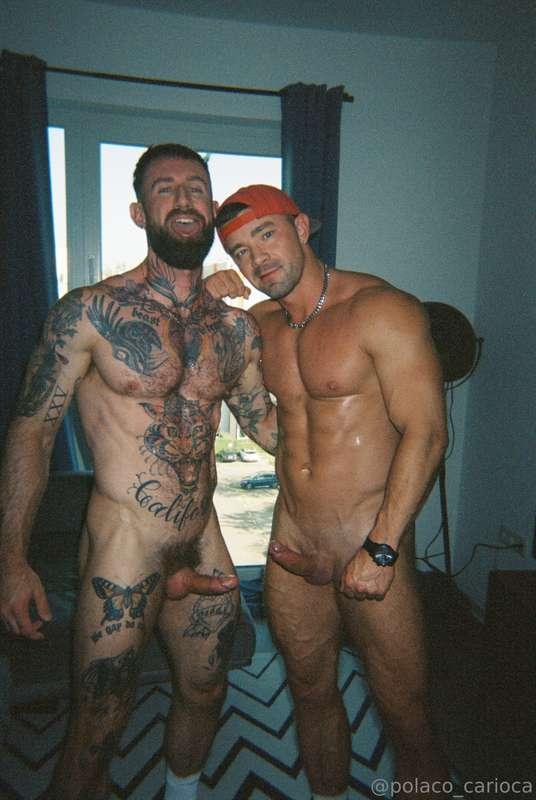 When 2 🐷🐷 meet 🥵 wanna Guess who was top and who was bottom?..