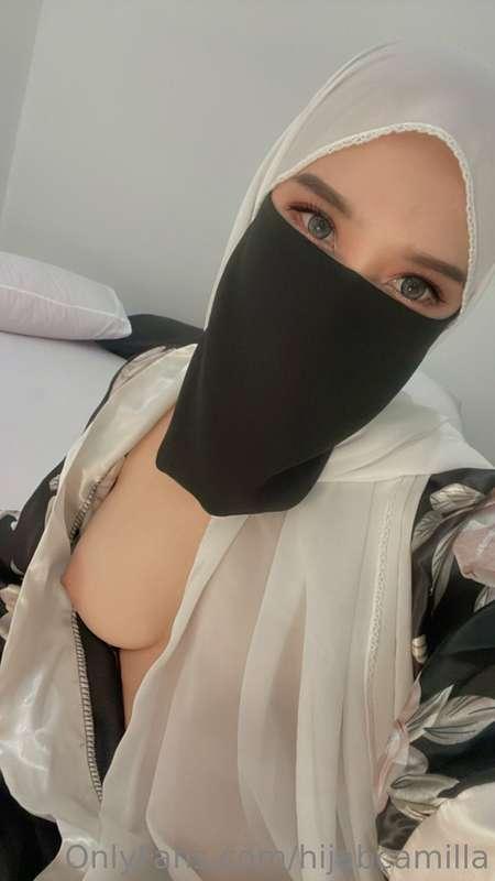 Could you spend 5 seconds looking me in the eye💓?
