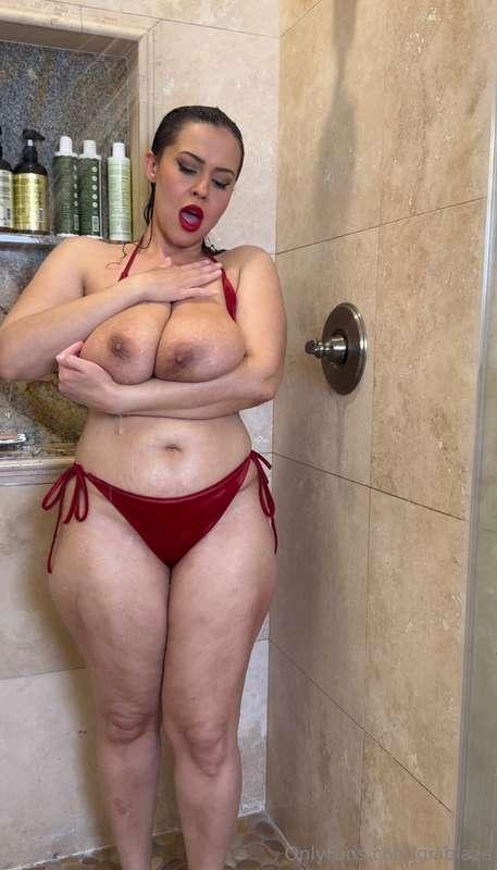 Thick ass milf. 😏