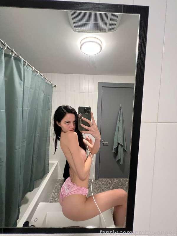 prettyyangell image #1