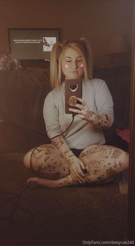 Hi! I'm sorta back 🥰 ill be making new content soon! (No not..