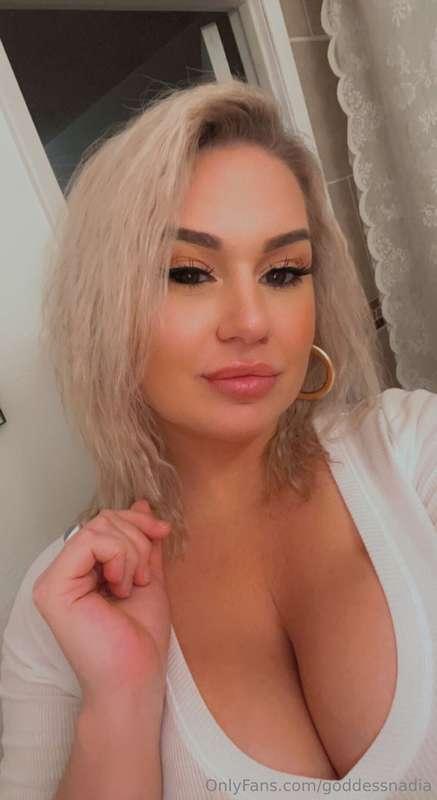 Would you be able to keep eye contact with me? 👀