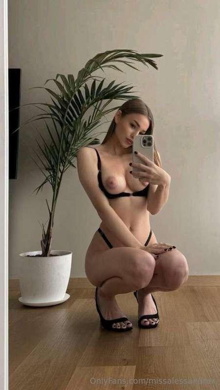 🔥HOT 🔥@laurennxburch WITH A HORNY, CREAMY PUSSY HUNGRY FOR Y..