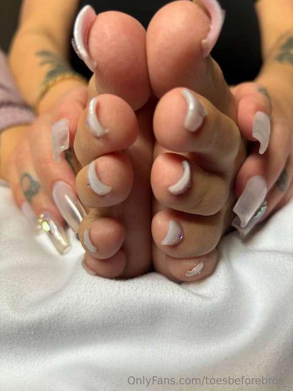 toesbeforebros_ image #19