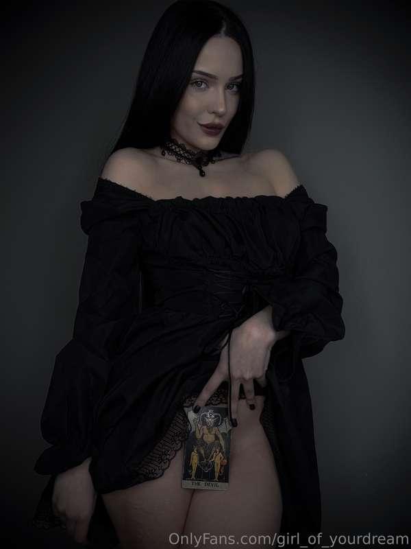 Can I be your goth girl for today? 😈