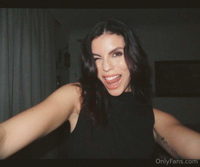 😈