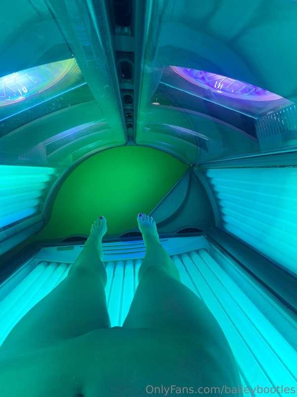 I miss the tanning bed so bad😭😭😭