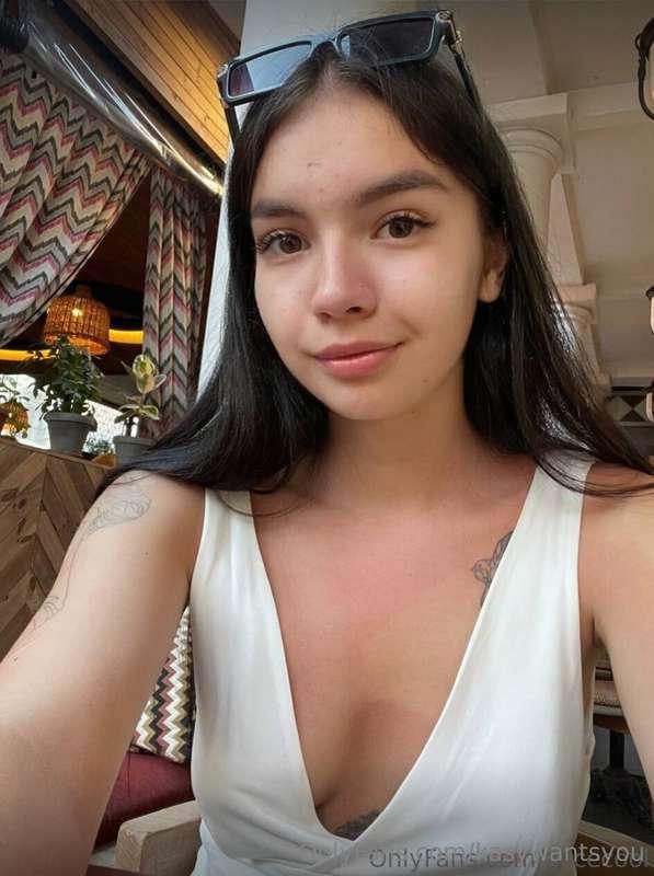 💬 This sweet  🫦 girl @alicecool is waiting for you to text h..