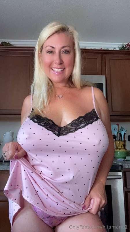 Want to wake up next to this every morning??? 💋 