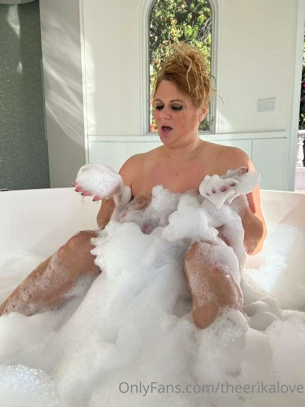 Take a bath with me 🥰