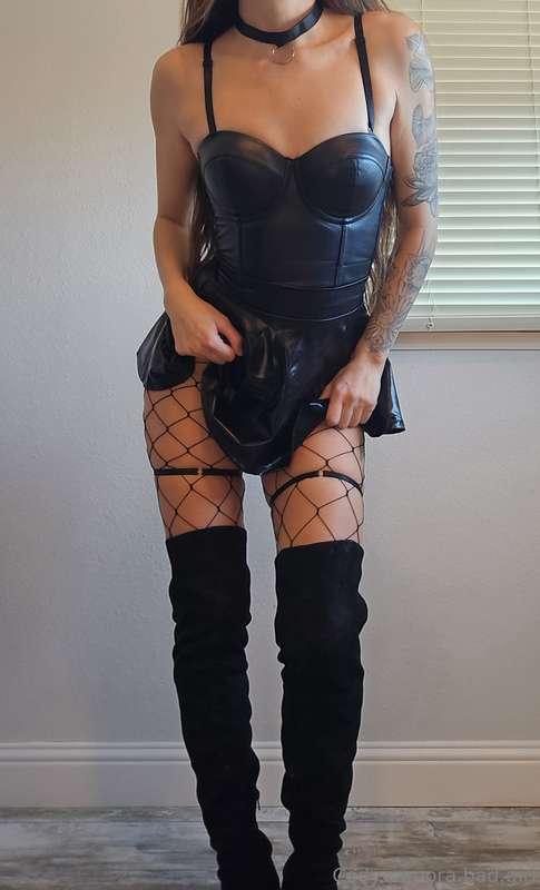 Feeling sexy in my new outfits a fan got for me. I love find..