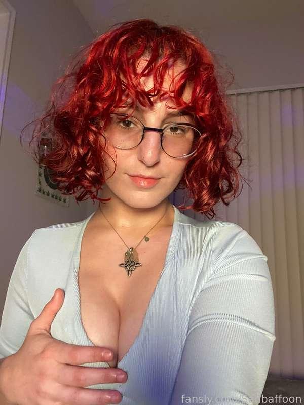 I’m live on fansly now!! Come get really stoned with me 💨