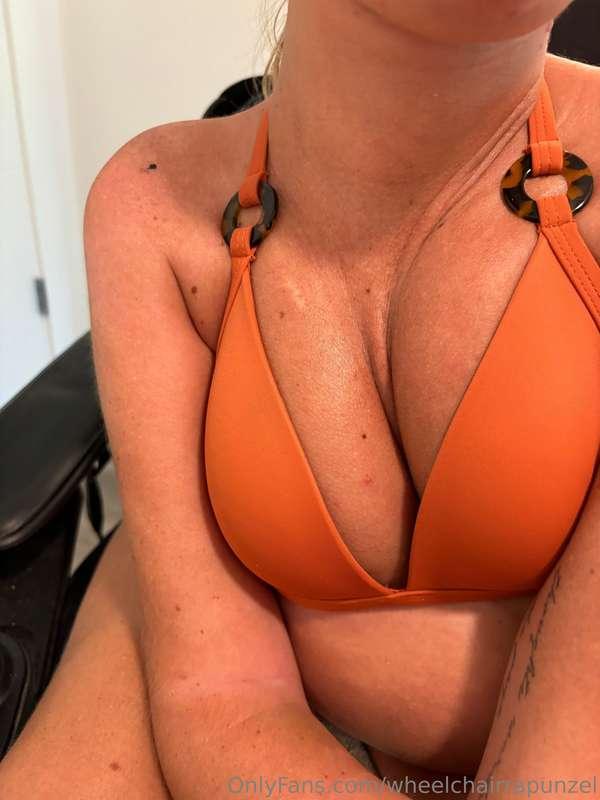 Who wants to see these jugs out of this bathing suit?! 🥵