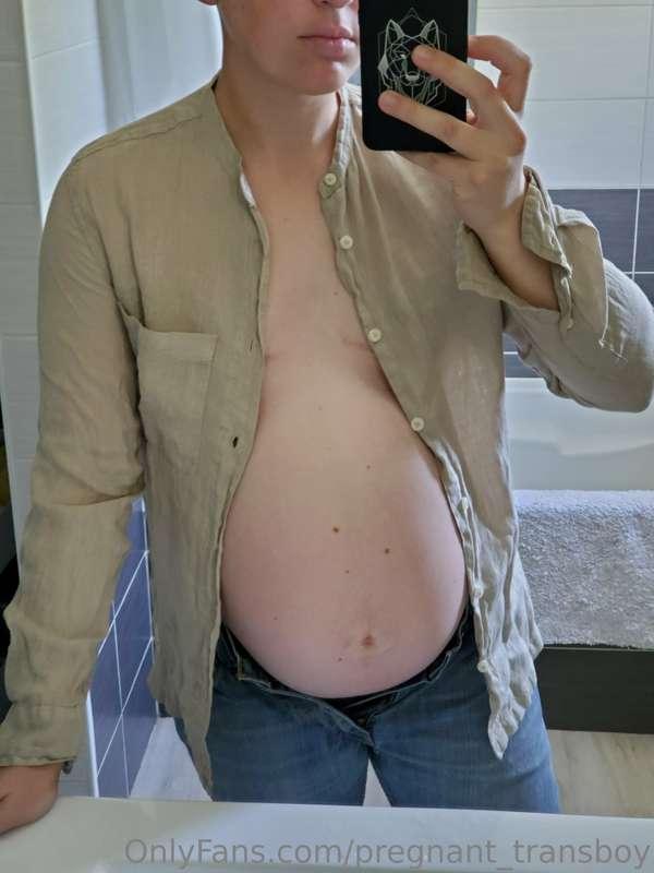 Answering a request : wearing clothes from before being preg..
