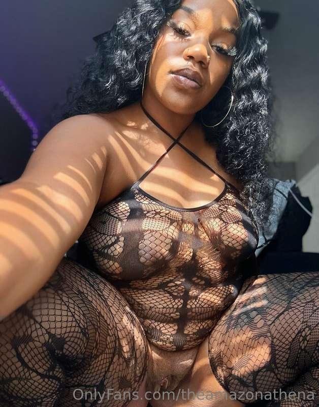 I like my kisses down low 😋🤭💦