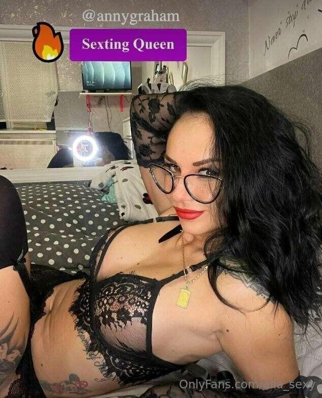 Pink Squirting Pussy tastes like a lollipop!!🍭👅 Follow my fa..