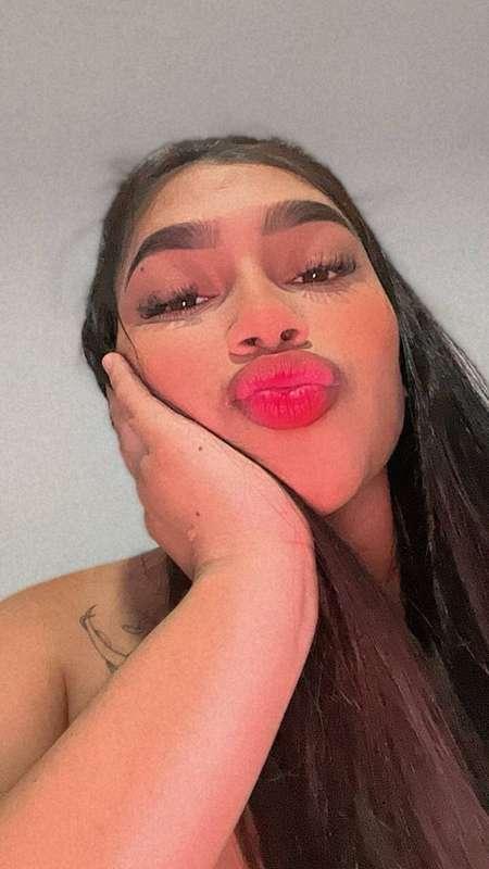 need a very good kisses all over my hot body👅🤤