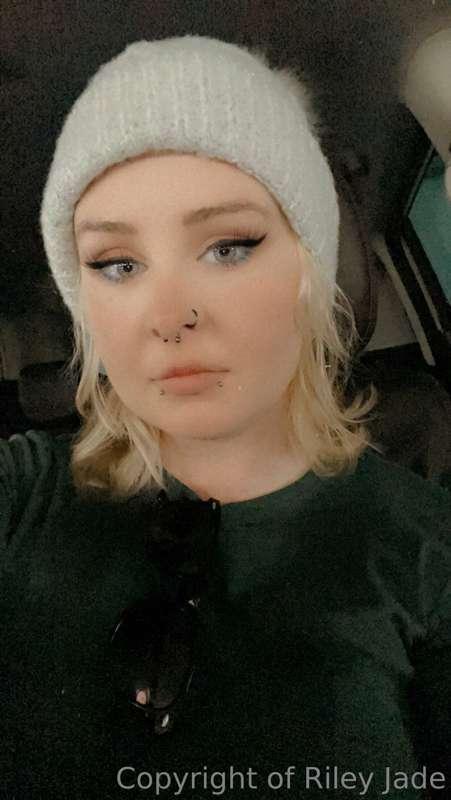 * SPECIAL * 

Listen to me moan and breathe as I get closer ..