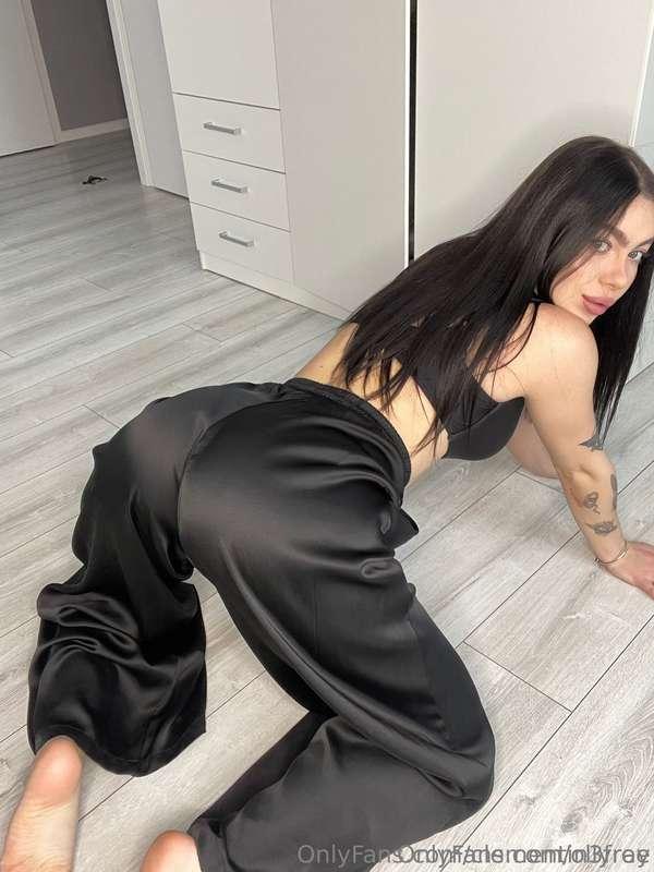 🔥 @ollyray Your Filthy Little Secret 🔥This naughty babe does..