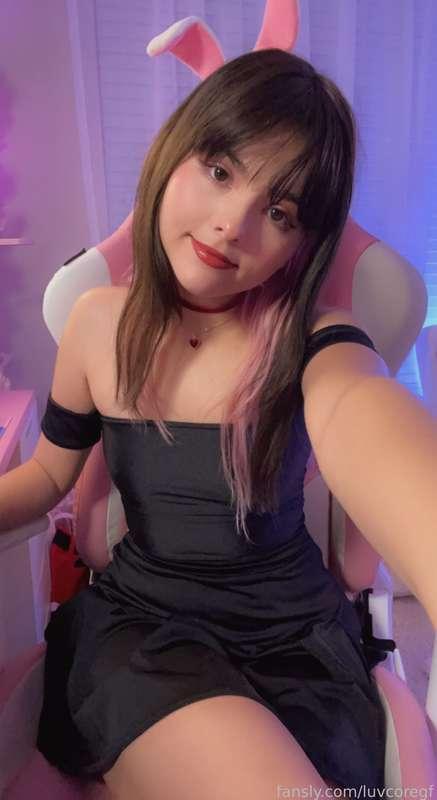 live on twitch! last stream for a bit :3

come say hi and finish resident evil with me! 💗

twitch.tv/luvcoregf_ 