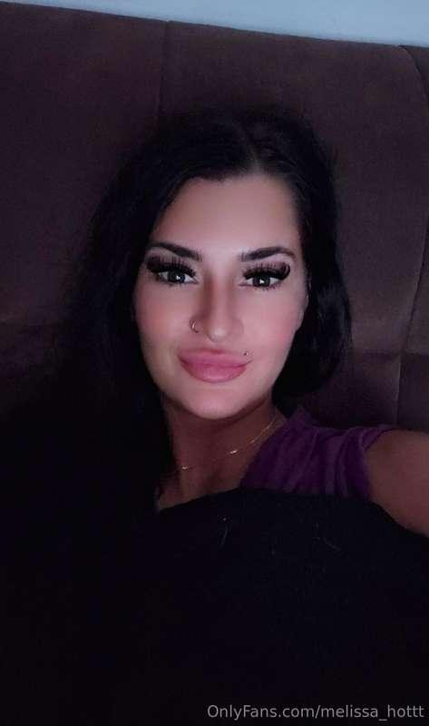 Nach einem anstrengenden Tag endlich im Bett angekommen, lei..