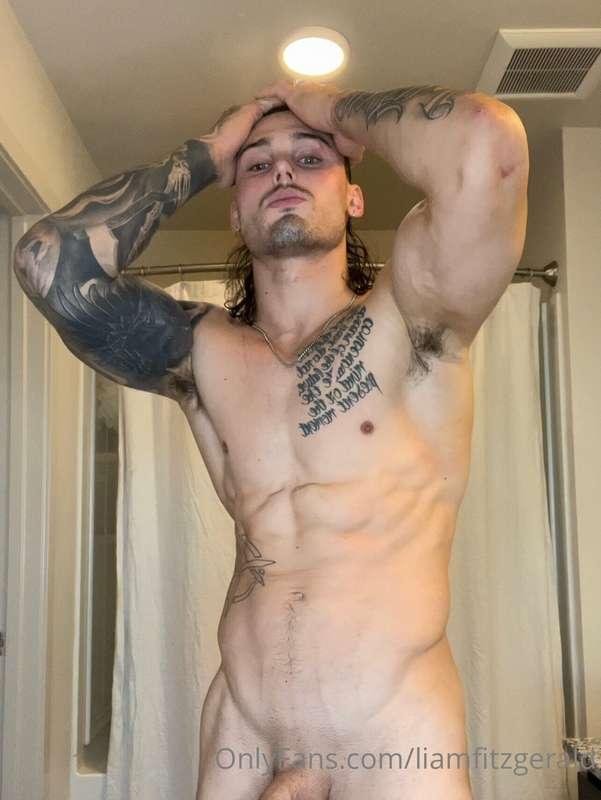 Having some fun after the shower for y’all😏
Which one is you..