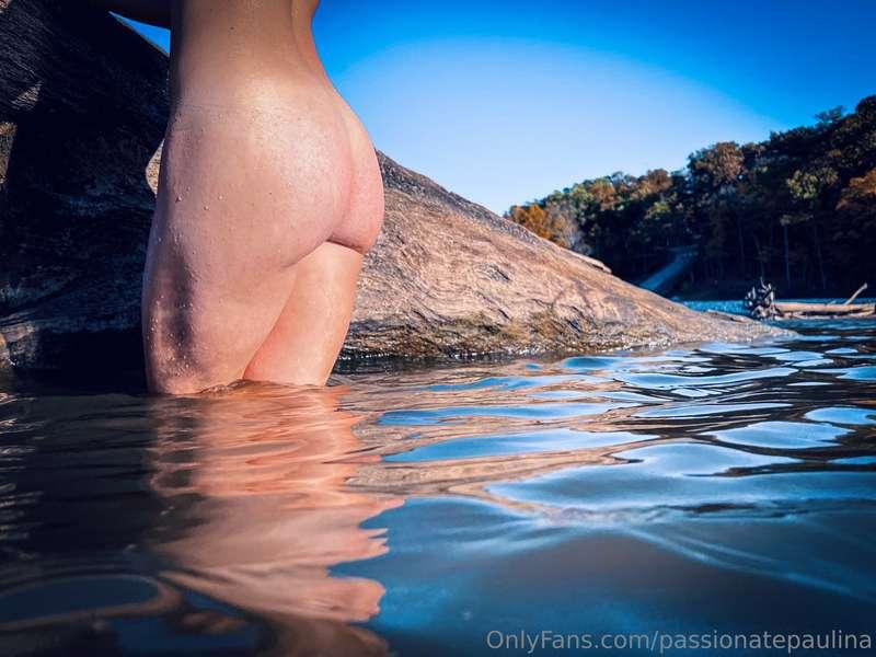 It’s Wednesday! Happy hump day! With my little lady lumps ☺️..