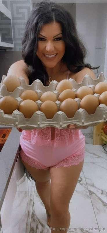 Who wants eggs? I can make you breakfast 🍳