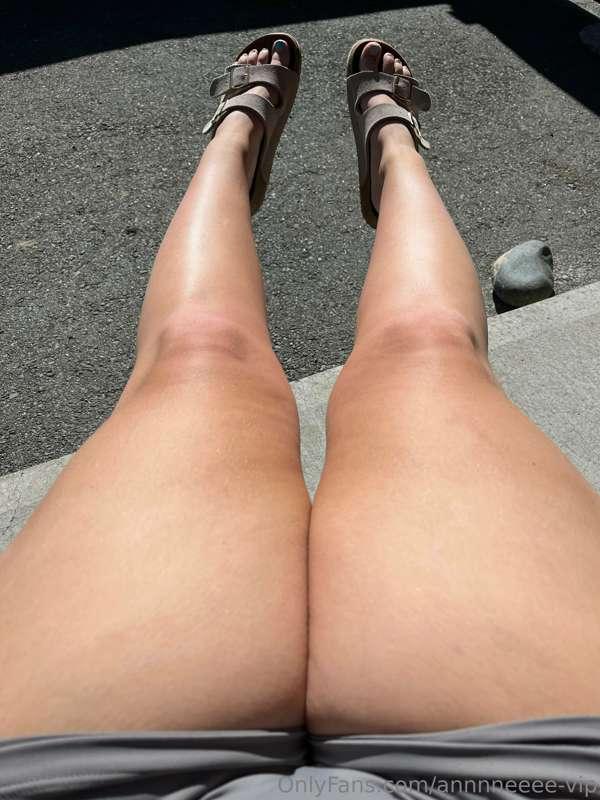 Freshly shaved legs 😍🤩