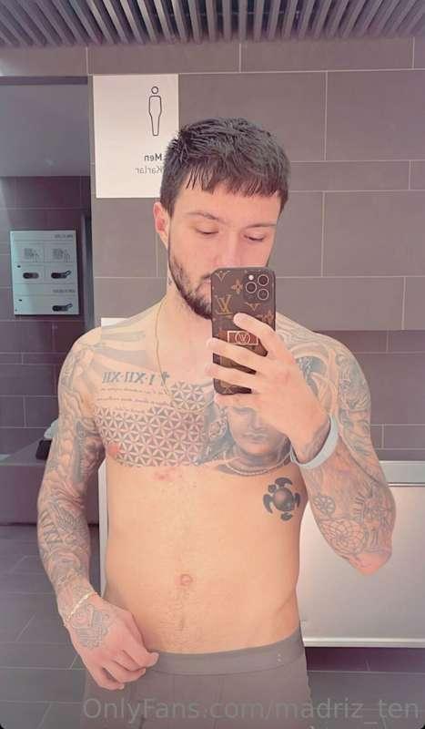 WHO WANT HOT CHAT AFTER GYM? 😜