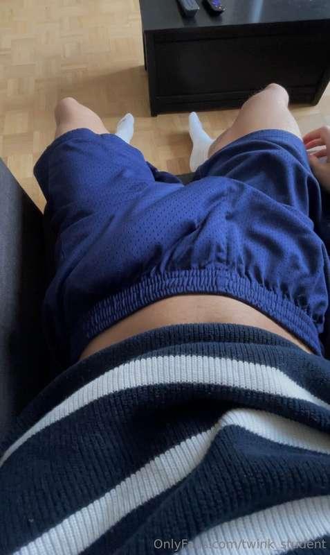 can you spot my dick print? ;)