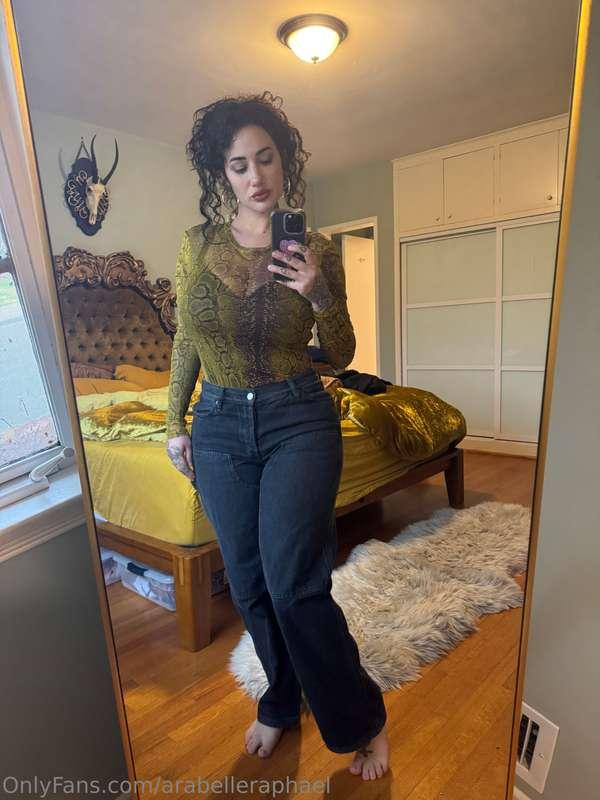 Obsessed  with this outfit 💛