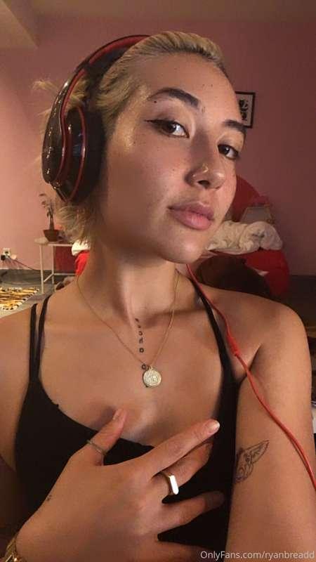 I'm online right now! use the link bit.ly/breadroom to hang ..
