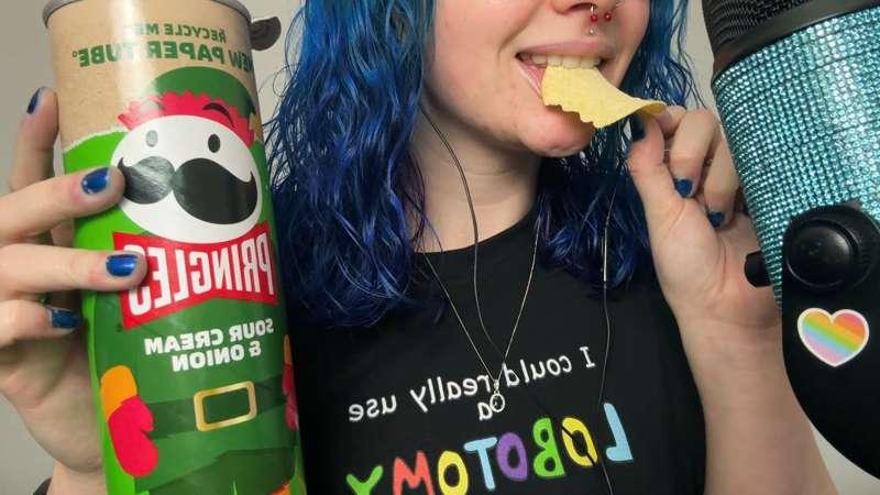 📣 EARLY ACCESS 📣 ASMR Eating Pringles [Sour Cream & Onion]...Do I Eat Them Weirdly? 😆