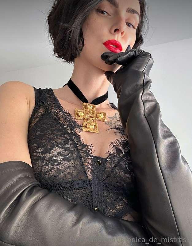 😈 Sometimes… you actually obey.And I’ll admit — it’s pleasan..