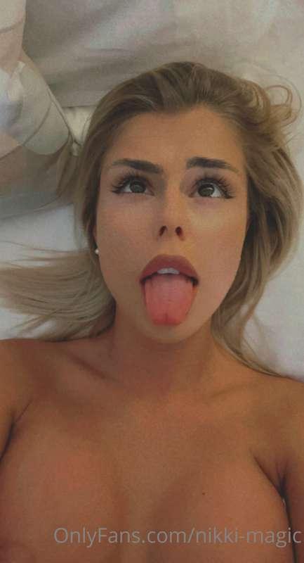 😜