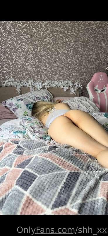 Will you lay in bed with me 🍑☺️