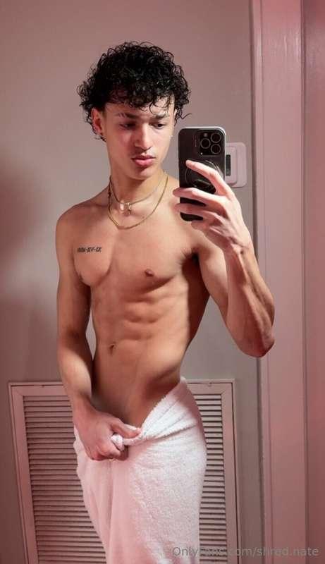 TIKTOK STAR LEO @loverrboyleo is going LVE TONIGHT Sunday 06..