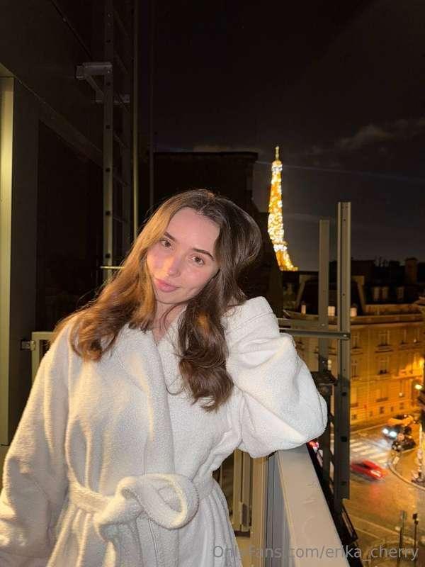 I'm with my mom in Paris! 🇫🇷 Thanks to everyone who helped u..