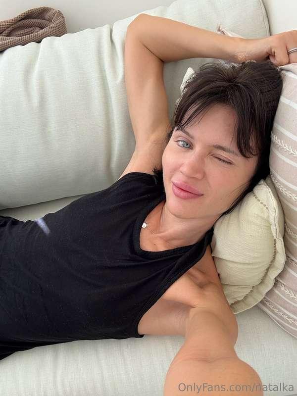 weekend lazy day 🥰 wanna keep me company?